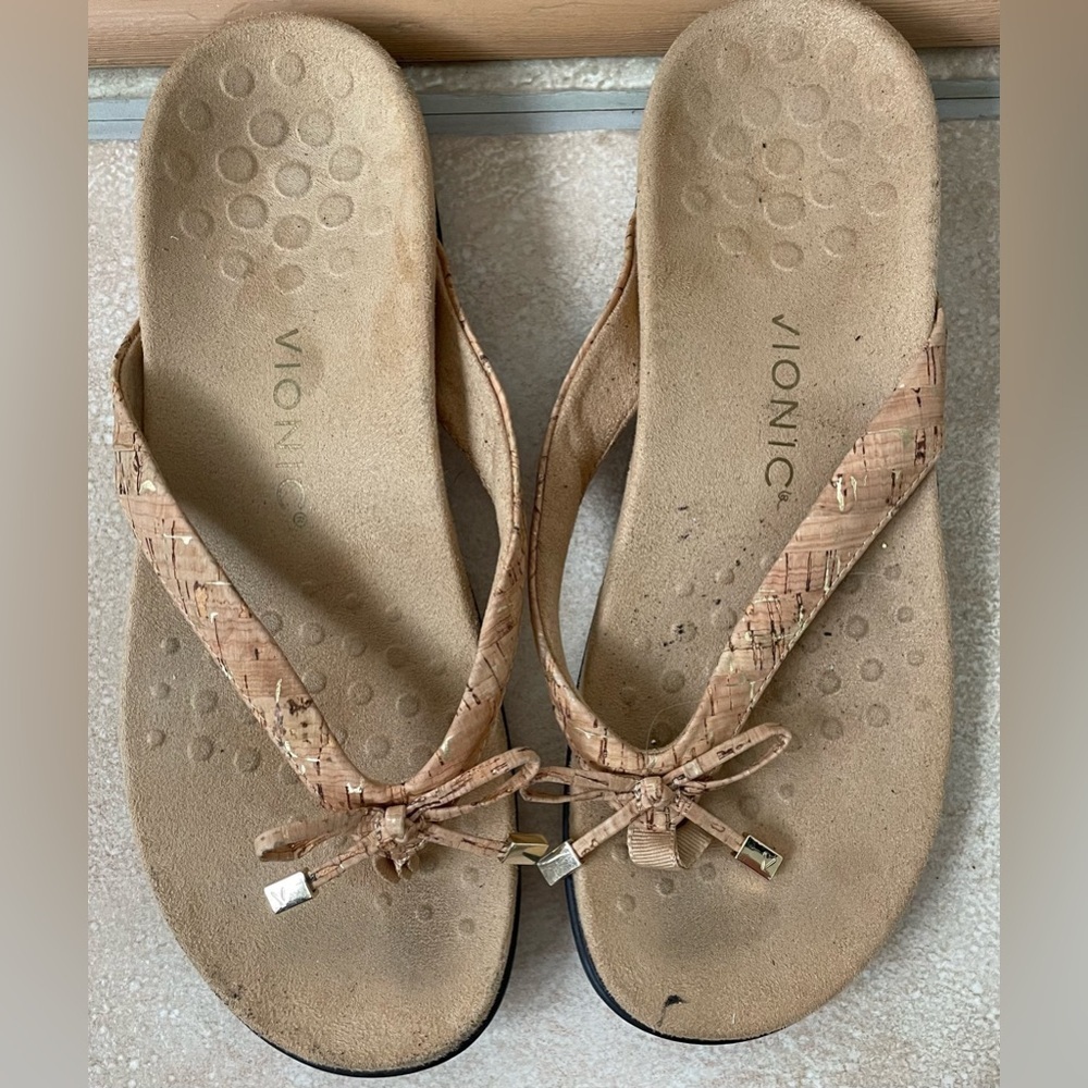 Vionic Bow Thong Sandals - Bella in Gold Cork, women’s; size 9